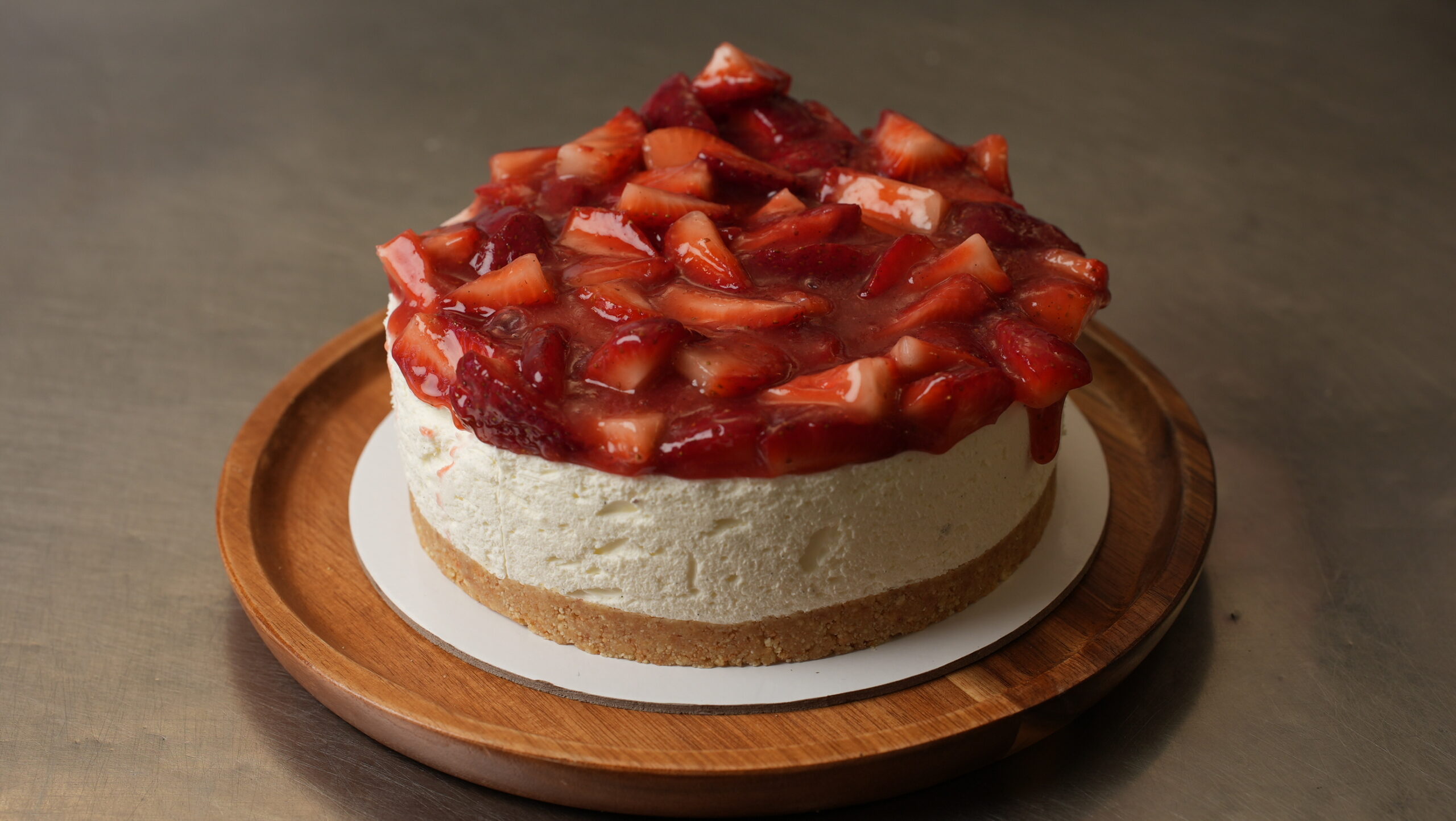 Nepečeni cheesecake sa svežim jagodama