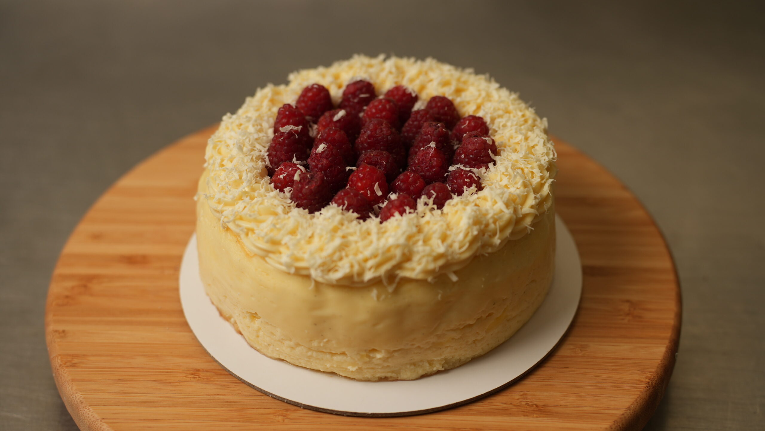 Baskijski cheesecake sa svežim punjenim malinama - Slika 2