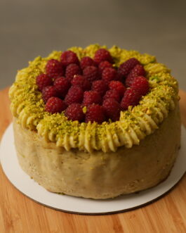 Baskijski cheesecake sa pistaćima i malinama